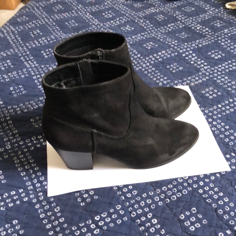 Express faux suede booties, EUC! Sz 8